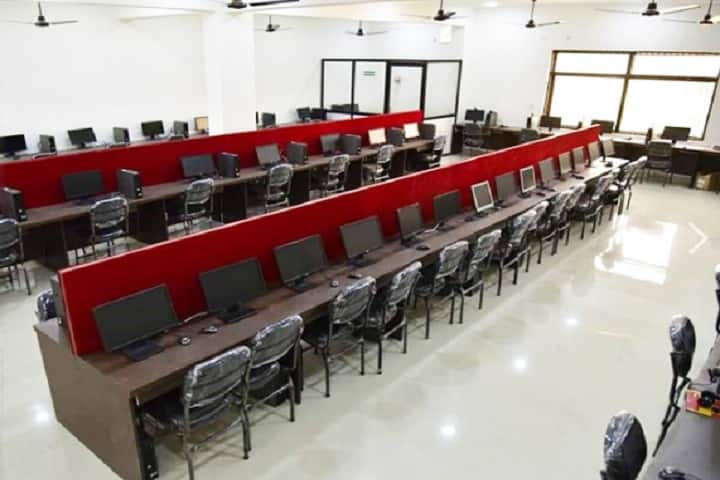 RG College of Pharmacy campus in Hathras, Uttar Pradesh, India — photo 2