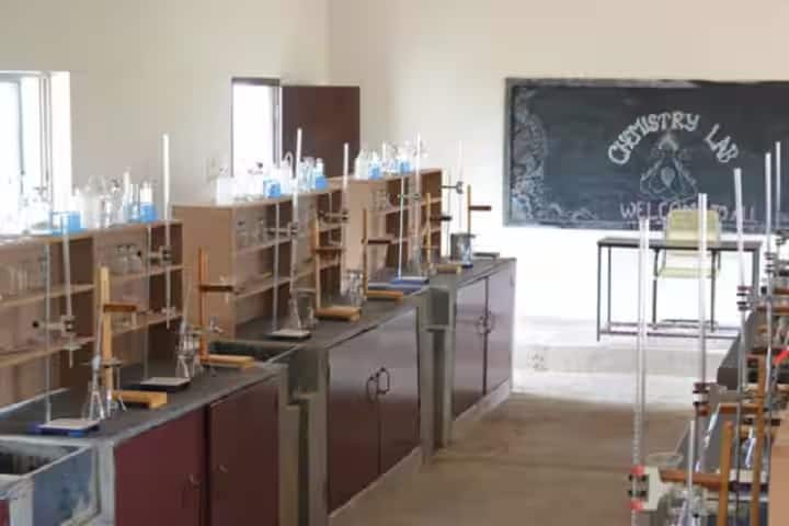 Thiravium College of Arts and Science for Women campus in Dindigul, Tamil Nadu, India — photo 4
