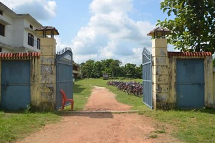 Late Srimati Rama Devi Mahavidyalaya campus in Kushinagar, Uttar Pradesh, India — photo 3