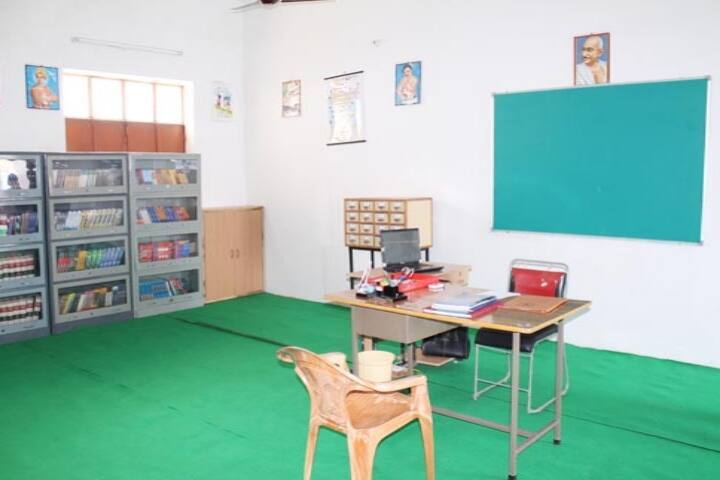 Shri Pramod Charan Dwivedi Vidhi Mahavidhyalaya campus in Kanpur, Uttar Pradesh, India — photo 4