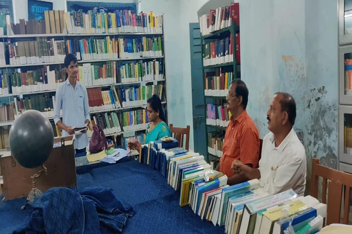 Pithapur Rajah's Government College campus in Kakinada, Andhra Pradesh, India — photo 4