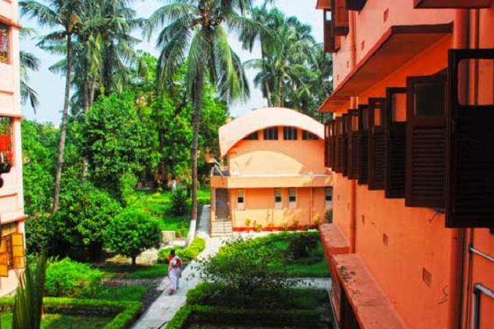 Ramakrishna Sarada Mission Vivekananda Vidyabhavan Girls' College campus in Kolkata, West Bengal, India — photo 6