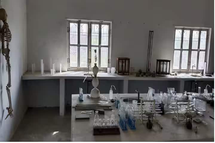 Sant Ramnarayan Rajkishor Shankar Mahila Mahavidyalaya campus in Ghazipur, Uttar Pradesh, India — photo 1