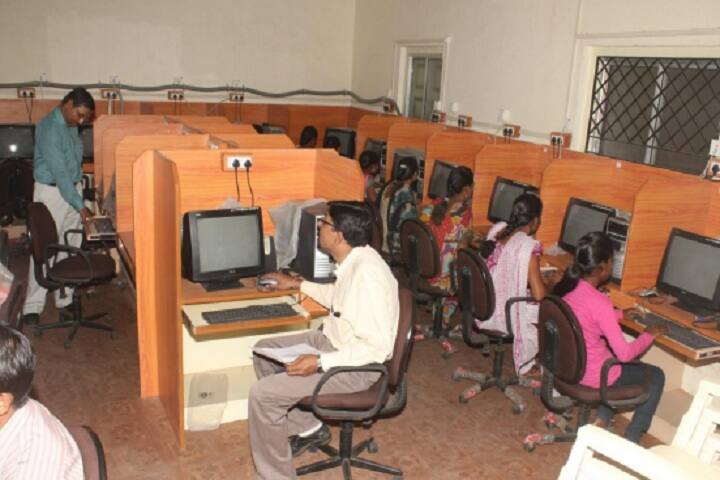 Smt RP Chauhan Arts and Smt JK Shah and Shri KD Shah Commerce College campus in Surat, Gujarat, India — photo 4