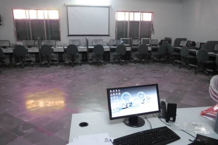 Shree Kanji Odhavji Shah Municipal Arts and Commerce College campus in Rajkot, Gujarat, India — photo 6