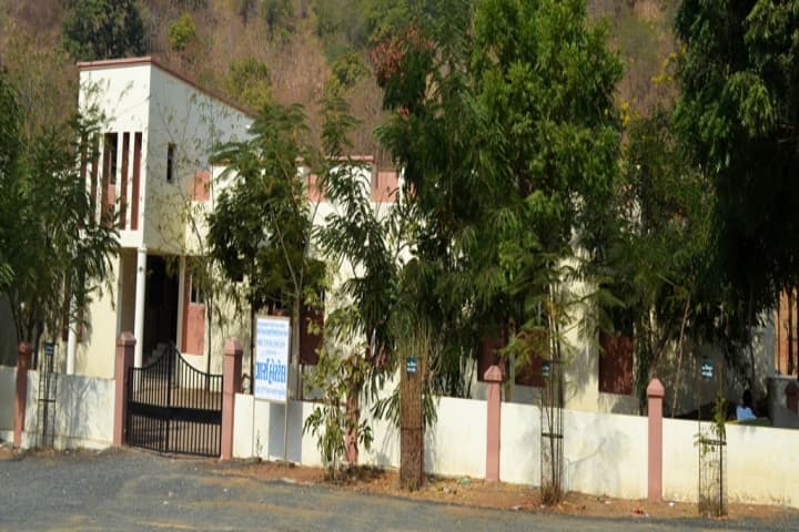 Shree PN Pandya Arts MP Pandya Science and Smt DP Pandya Commerce College campus in Mahisagar, Gujarat, India — photo 3