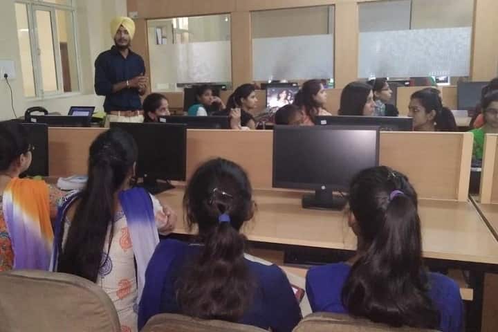 Lyallpur Khalsa College for Women campus in Jalandhar, Punjab, India — photo 4