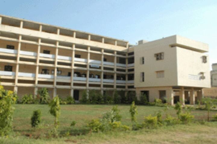 Shree BP Brahmbhatt Arts and MH Guru Commerce College campus in Mehsana, Gujarat, India — photo 1