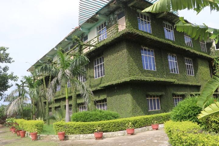 MG Institute of Pharmacy campus in Allahabad, Uttar Pradesh, India — photo 1