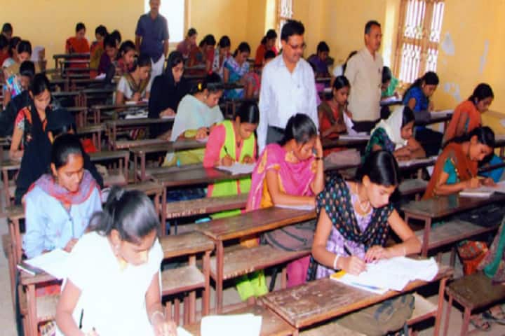 Tribal Education Society's Arts Commerce and Science Mahila Mahavidyalaya campus in Nandurbar, Maharashtra, India — photo 1