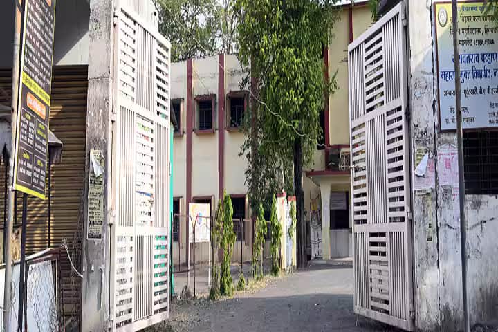 RS Bidkar Arts Commerce and Science College campus in Hinganghat, Maharashtra, India — photo 1