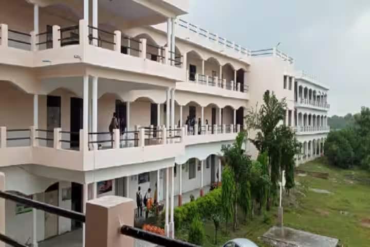 Shyam Kumari Mahavidyalaya campus in Allahabad, Uttar Pradesh, India — photo 3