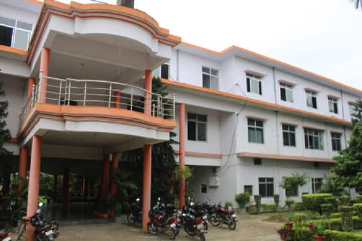 Bhagwat Dutt Girls Post Graduate College campus in Pratapgarh, Uttar Pradesh, India — photo 2
