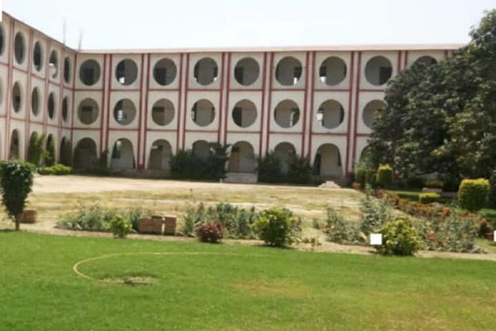 Maa Sharda Mahavidyalaya campus in Fatehpur, Uttar Pradesh, India — photo 1