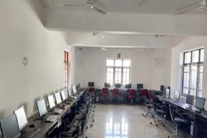 RS College campus in Tarapur, Bihar, India — photo 3
