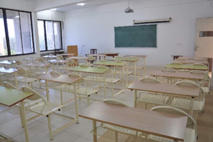 KLE University College of Pharmacy campus in Belgaum, Karnataka, India — photo 1
