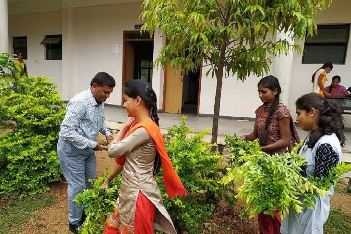 Government First Grade Women's College campus in Davanagere, Karnataka, India — photo 4