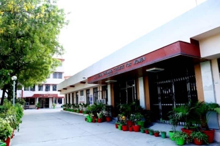 KL Mehta Dayanand College for Women campus in Faridabad, Haryana, India — photo 1