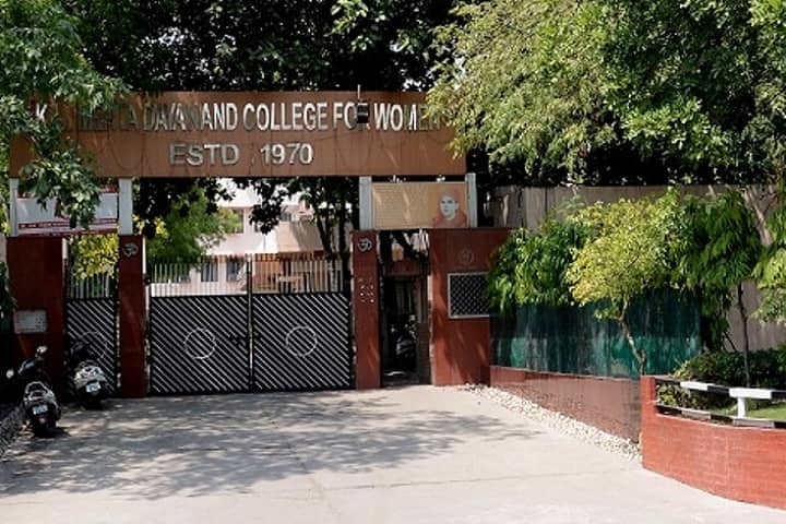 KL Mehta Dayanand College for Women campus in Faridabad, Haryana, India — photo 2