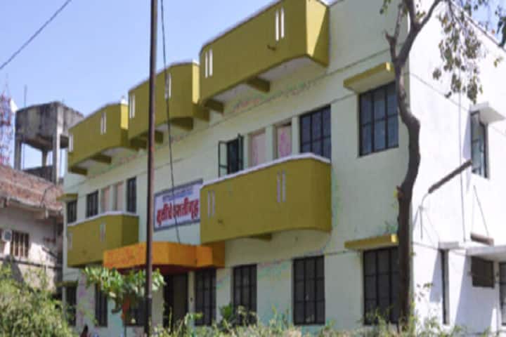 Radhakisan Toshniwal Ayurved Mahavidyalaya campus in Akola, Maharashtra, India — photo 3
