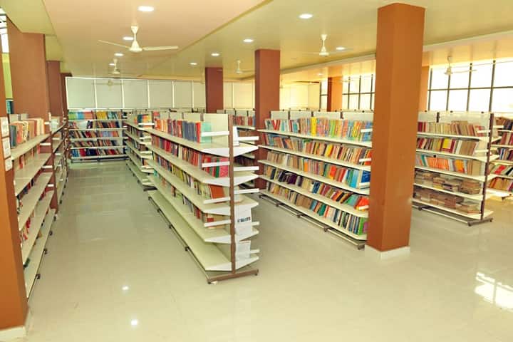 Radhakisan Toshniwal Ayurved Mahavidyalaya campus in Akola, Maharashtra, India — photo 5