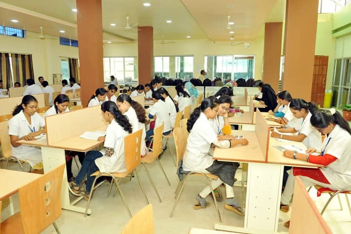Radhakisan Toshniwal Ayurved Mahavidyalaya campus in Akola, Maharashtra, India — photo 6