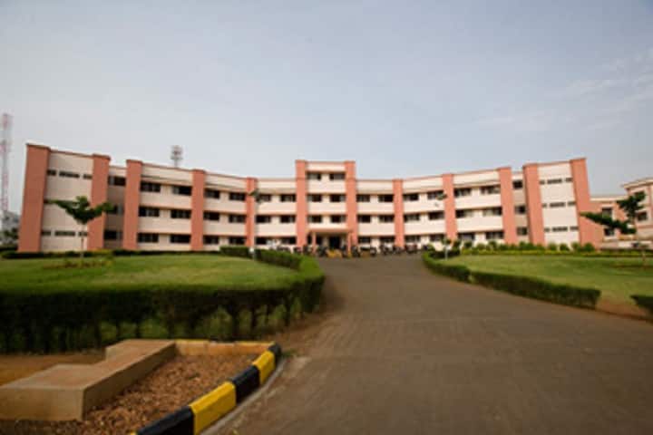 Hanagal Shri Kumareshwar College of Pharmacy campus in Bagalkot, Karnataka, India — photo 1
