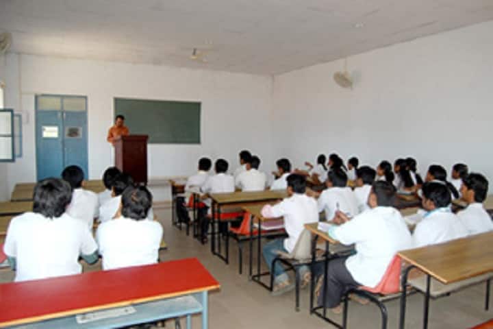 Hanagal Shri Kumareshwar College of Pharmacy campus in Bagalkot, Karnataka, India — photo 3