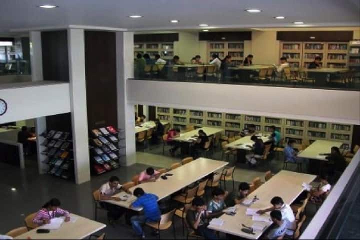 NM College of Commerce and Economics campus in Mumbai, Maharashtra, India — photo 4