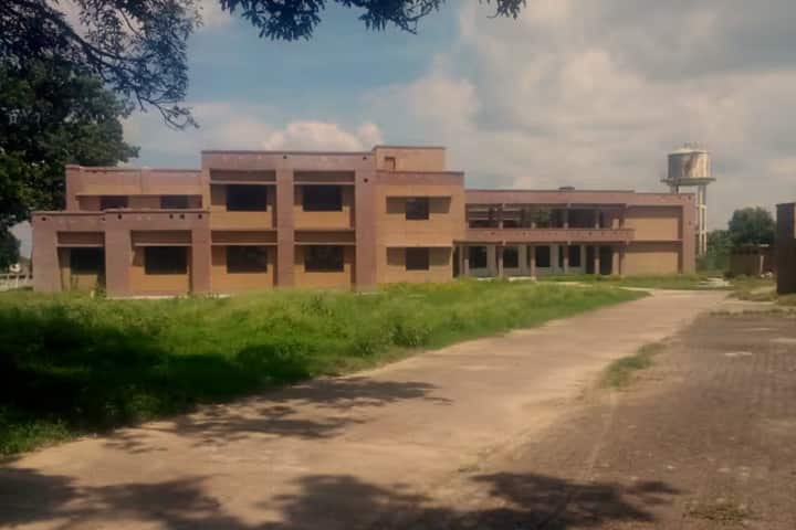 Mahamaya Rajkiya Mahavidyalaya campus in Allahabad, Uttar Pradesh, India — photo 1