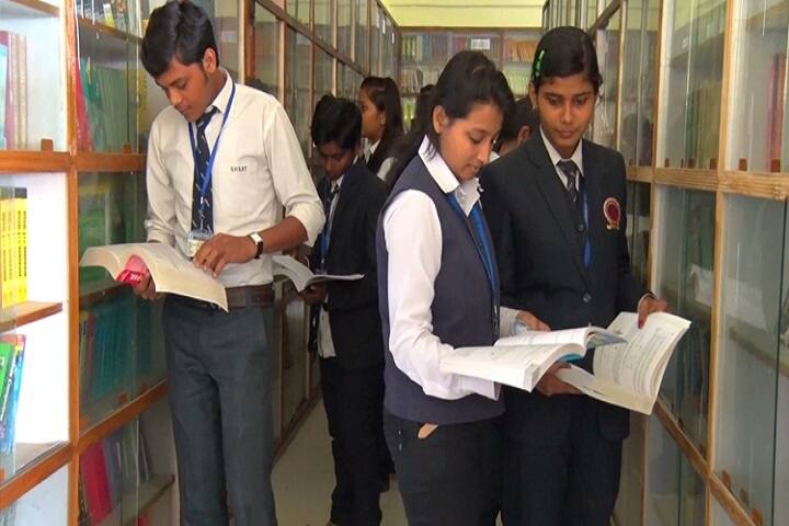 Saraswati Higher Education and Technical College of Pharmacy campus in Varanasi, Uttar Pradesh, India — photo 4