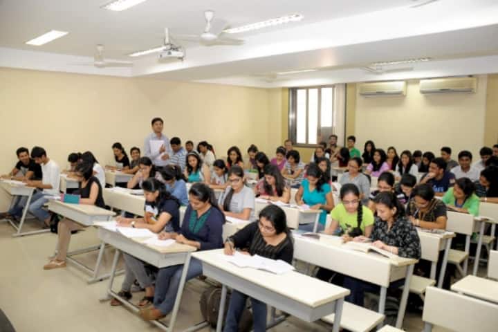 Dr Bhanuben Nanavati College of Pharmacy campus in Mumbai, Maharashtra, India — photo 2