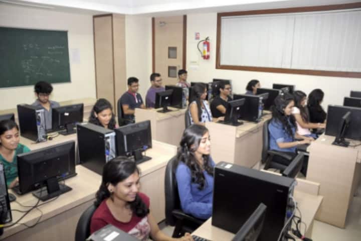 Dr Bhanuben Nanavati College of Pharmacy campus in Mumbai, Maharashtra, India — photo 5