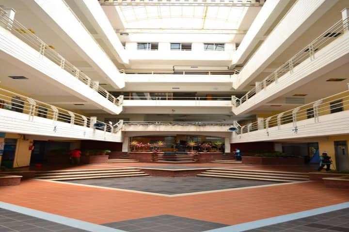 Presidency College campus in Bangalore, Karnataka, India — photo 2