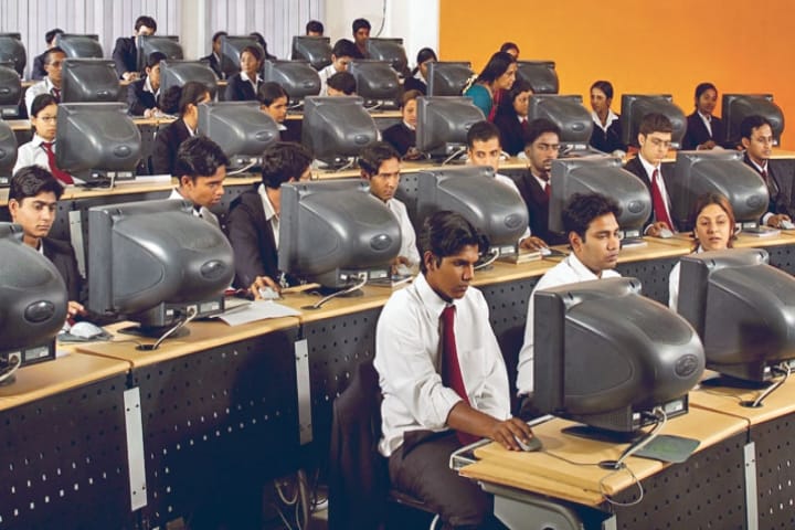 Presidency College campus in Bangalore, Karnataka, India — photo 4