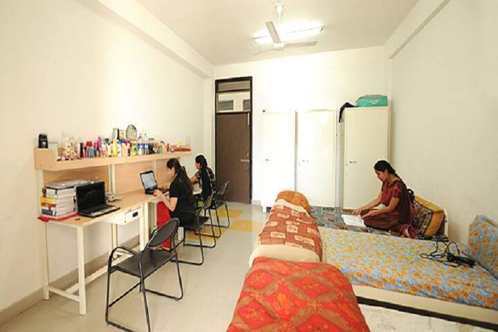 Christian College campus in Bangalore, Karnataka, India — photo 4