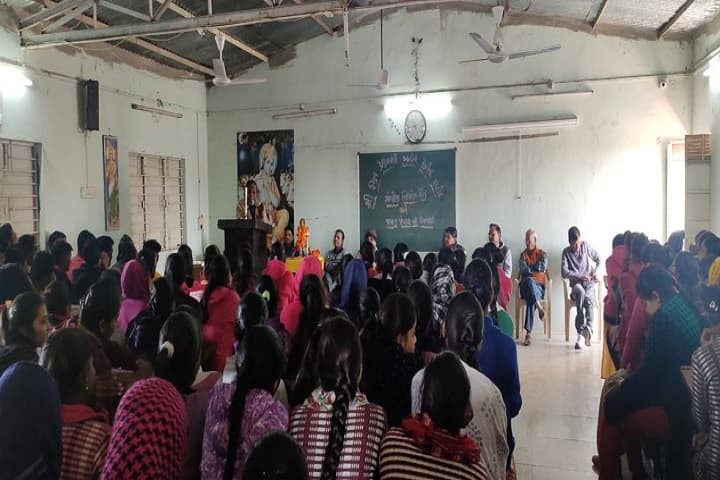 Shree Krishna Pranami Arts College campus in Dahod, Gujarat, India — photo 1