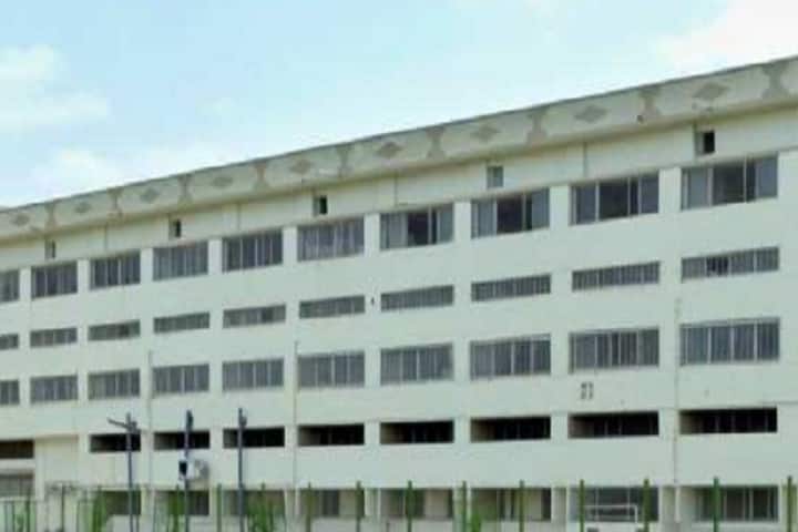 Shri Bhikhabhai Patel Arts College campus in Anand, Gujarat, India — photo 1