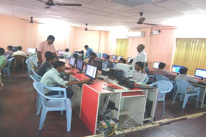 VSR Government Degree and PG College campus in Movva, Andhra Pradesh, India — photo 4