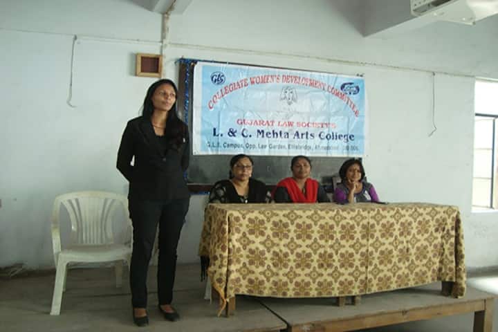 Smt Laxmiben and Shri Chimanlal Mehta Arts College campus in Ahmedabad, Gujarat, India — photo 1