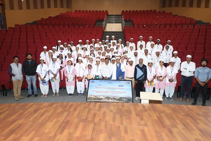 Shri Nishadraj Akhandanand Mahavidyalaya campus in Sultanpur, Uttar Pradesh, India — photo 4