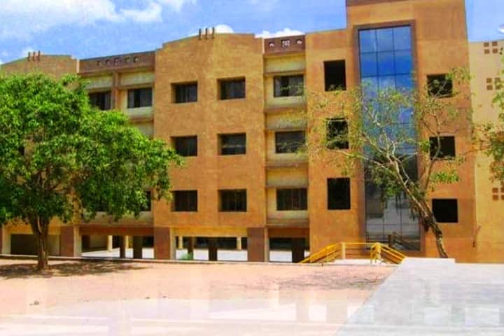 Shree Narayana College of Commerce campus in Ahmedabad, Gujarat, India — photo 1