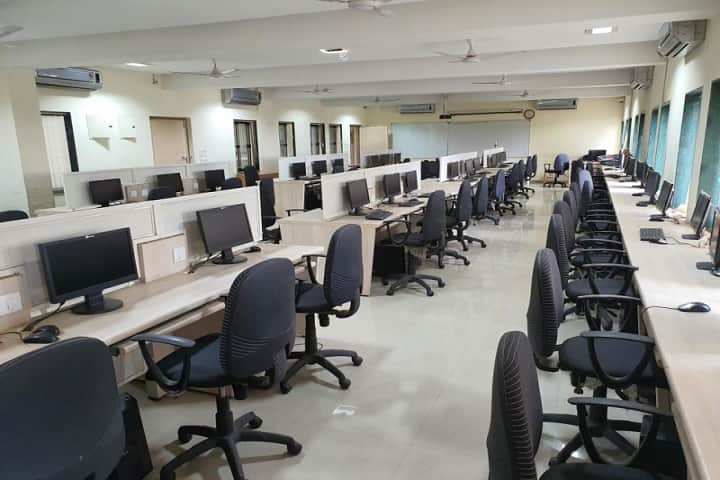 Shree Narayana College of Commerce campus in Ahmedabad, Gujarat, India — photo 4