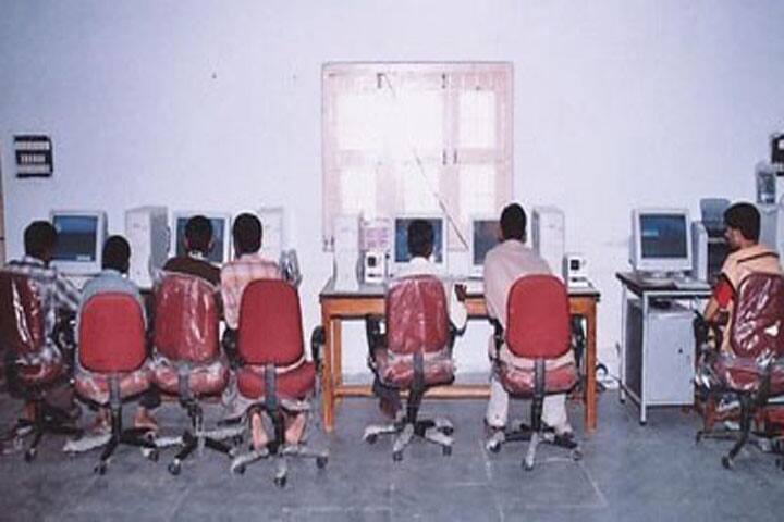Smt SH Gardi Commerce College campus in Kankanpur, Gujarat, India — photo 4