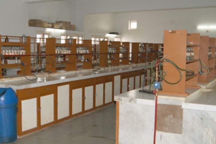 RR Mehta College of Science and CL Parikh College of Commerce campus in Palanpur, Gujarat, India — photo 2