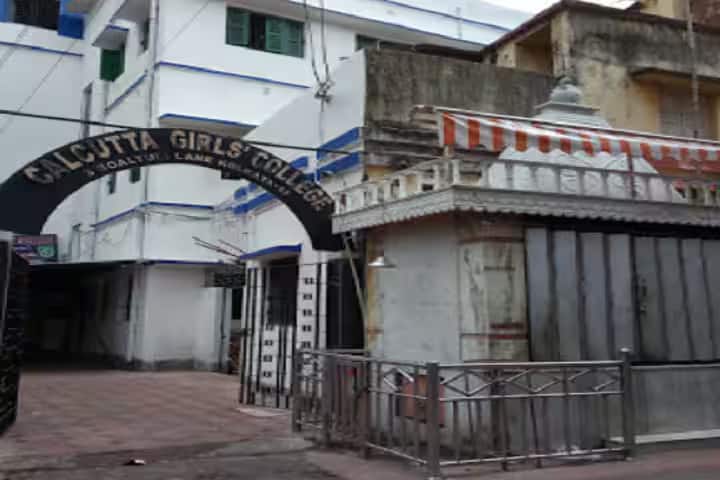 Calcutta Girls' College campus in Kolkata, West Bengal, India — photo 1