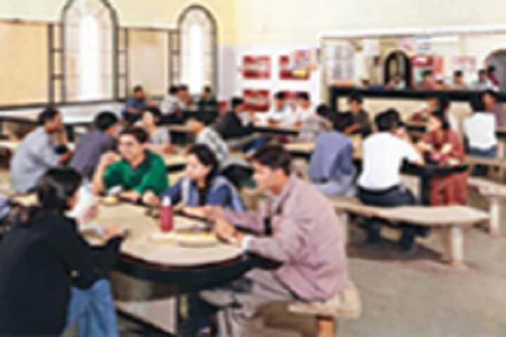 Shri Shahu Mandir Mahavidyalaya campus in Pune, Maharashtra, India — photo 4