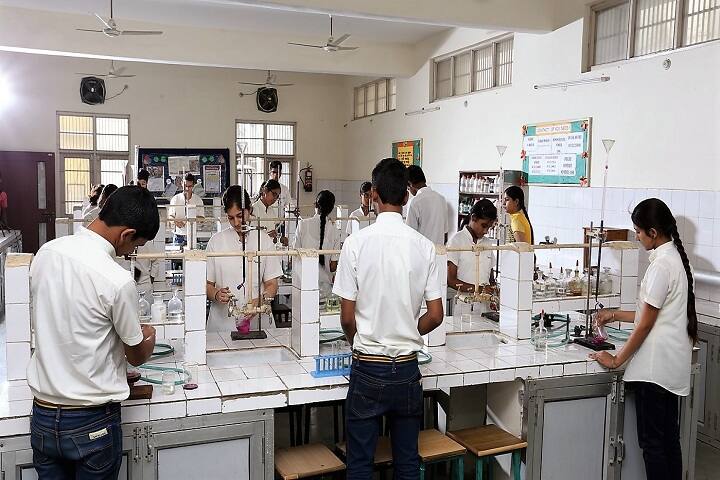 Hutatma Rajguru Mahavidyalaya campus in Rajgurunagar, Maharashtra, India — photo 4