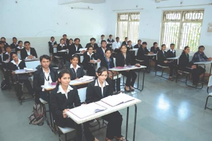 Shri GH Gosrani Commerce College and Shri DD Nagda BBA College campus in Jamnagar, Gujarat, India — photo 3