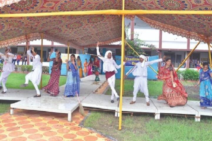 Shri GH Gosrani Commerce College and Shri DD Nagda BBA College campus in Jamnagar, Gujarat, India — photo 5